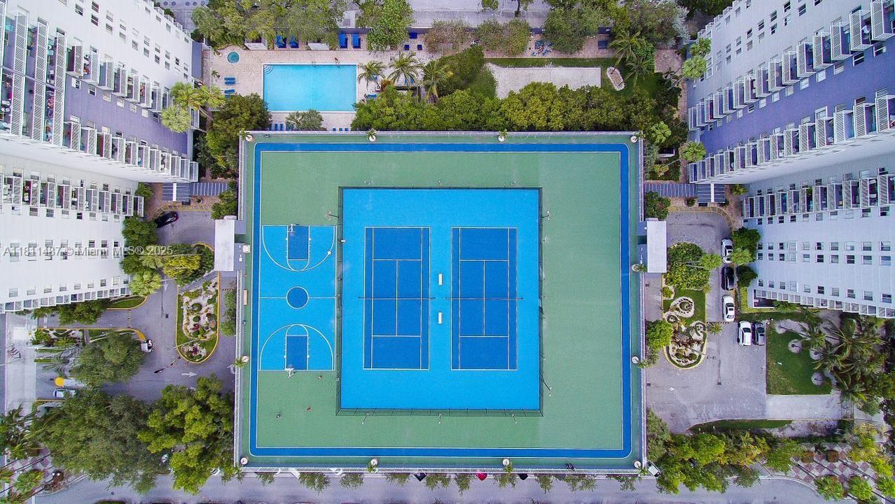 待售: $369,000 (2 贝兹, 2 浴室, 914 平方英尺)