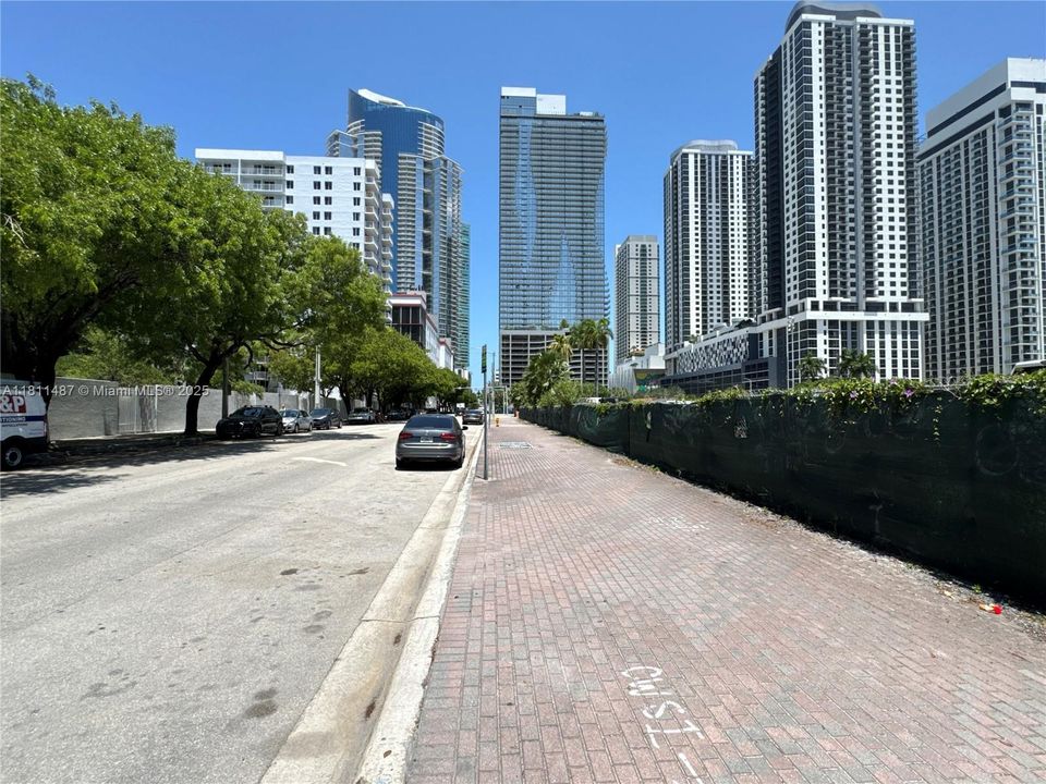 待售: $369,000 (2 贝兹, 2 浴室, 914 平方英尺)