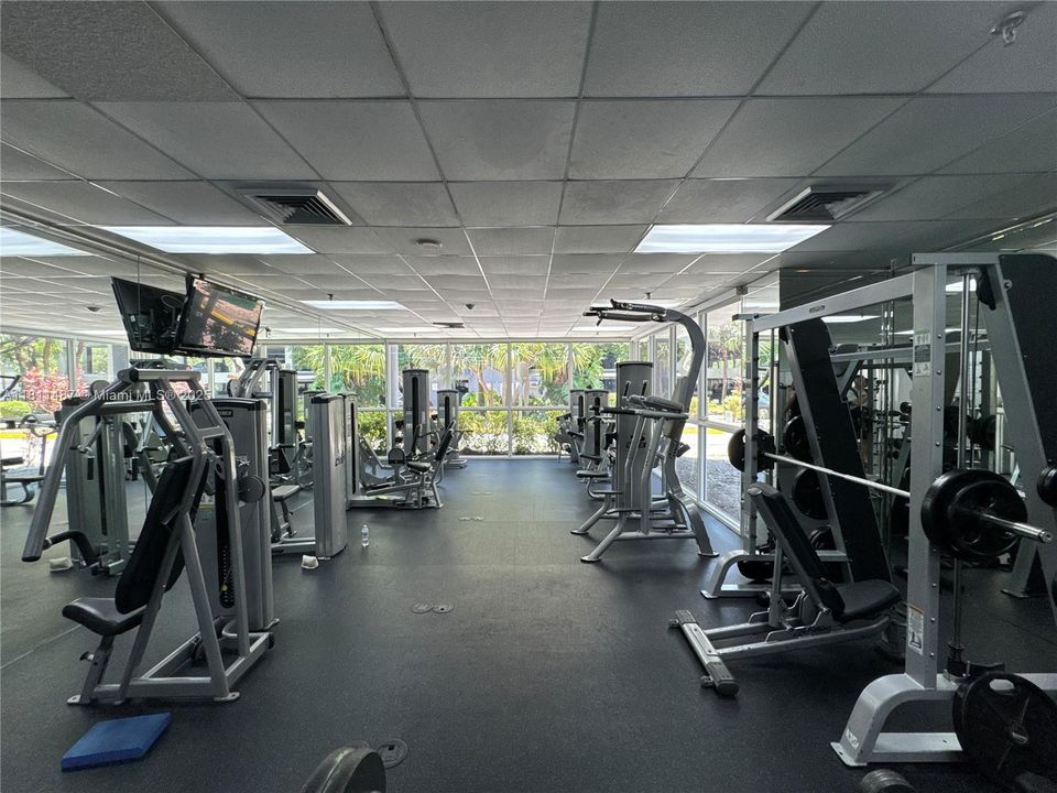 待售: $369,000 (2 贝兹, 2 浴室, 914 平方英尺)