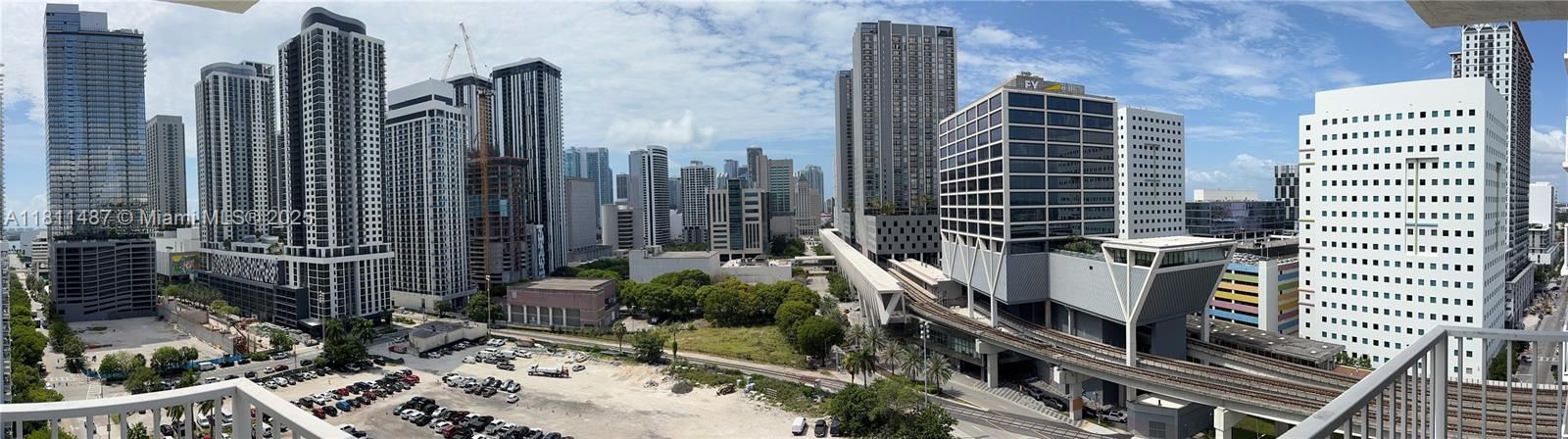 待售: $369,000 (2 贝兹, 2 浴室, 914 平方英尺)