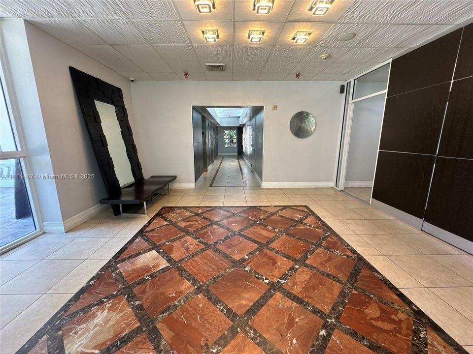 待售: $369,000 (2 贝兹, 2 浴室, 914 平方英尺)