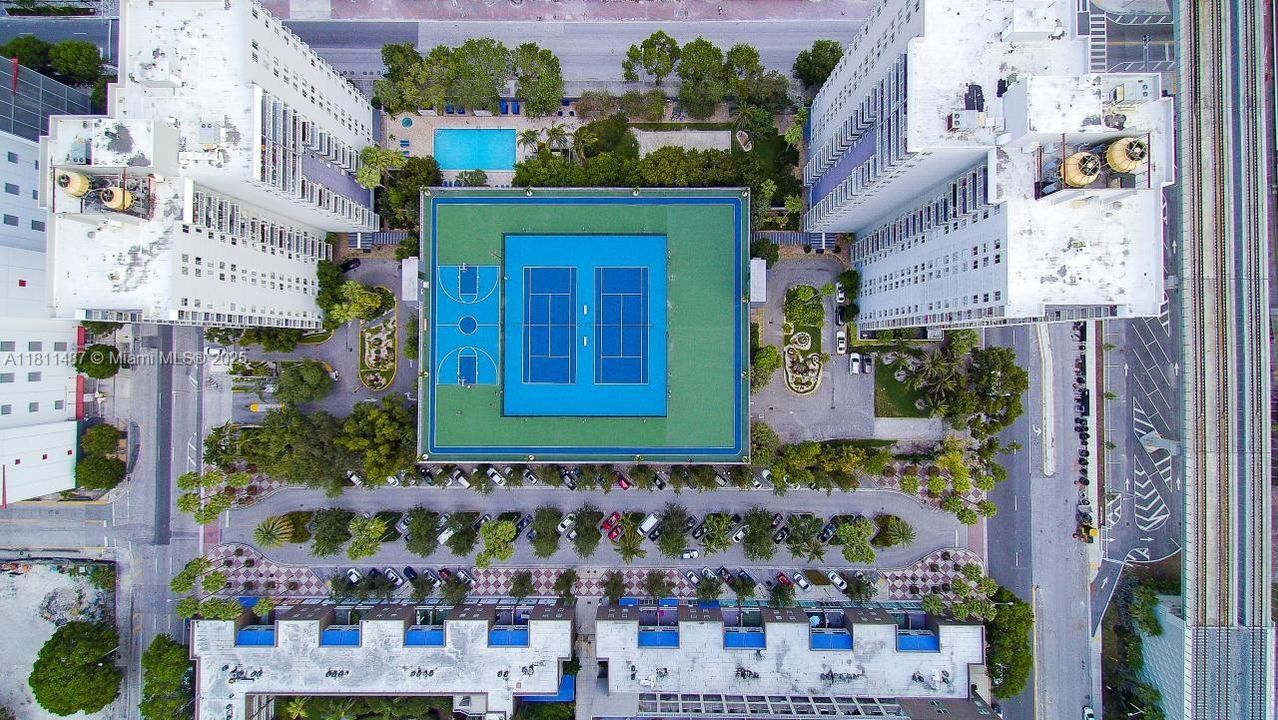 待售: $369,000 (2 贝兹, 2 浴室, 914 平方英尺)