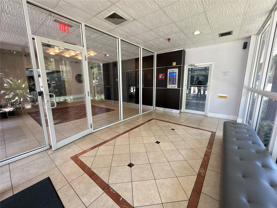 待售: $369,000 (2 贝兹, 2 浴室, 914 平方英尺)