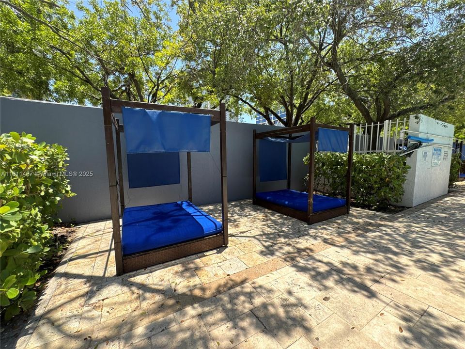 待售: $369,000 (2 贝兹, 2 浴室, 914 平方英尺)