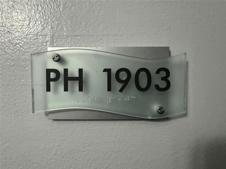 待售: $369,000 (2 贝兹, 2 浴室, 914 平方英尺)