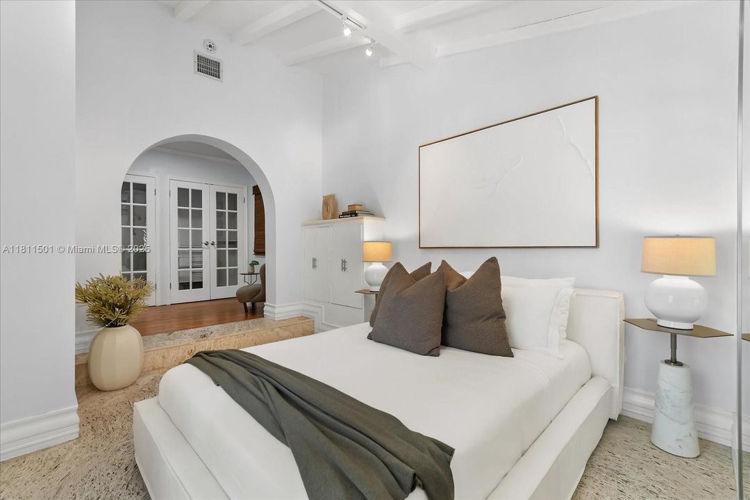 Недавно продано: $895,000 (3 спален, 2 ванн, 1227 Квадратных фут)