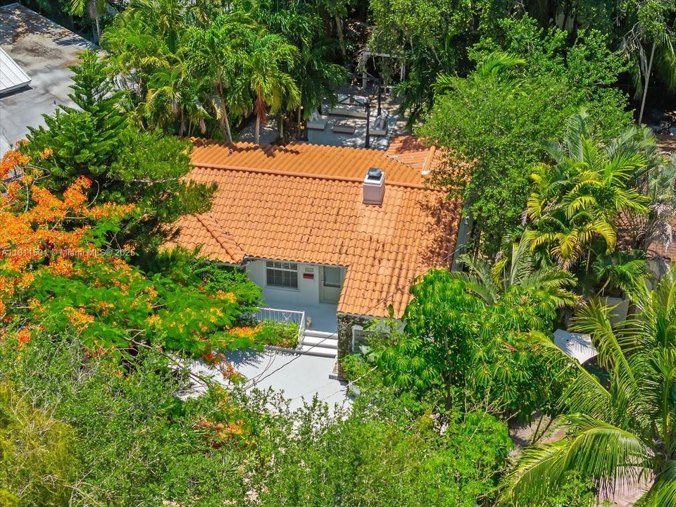 Недавно продано: $895,000 (3 спален, 2 ванн, 1227 Квадратных фут)