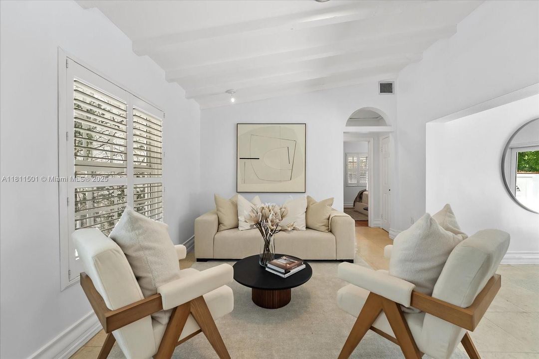 Недавно продано: $895,000 (3 спален, 2 ванн, 1227 Квадратных фут)