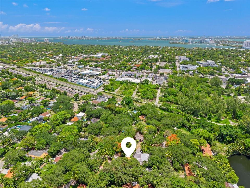 Недавно продано: $895,000 (3 спален, 2 ванн, 1227 Квадратных фут)