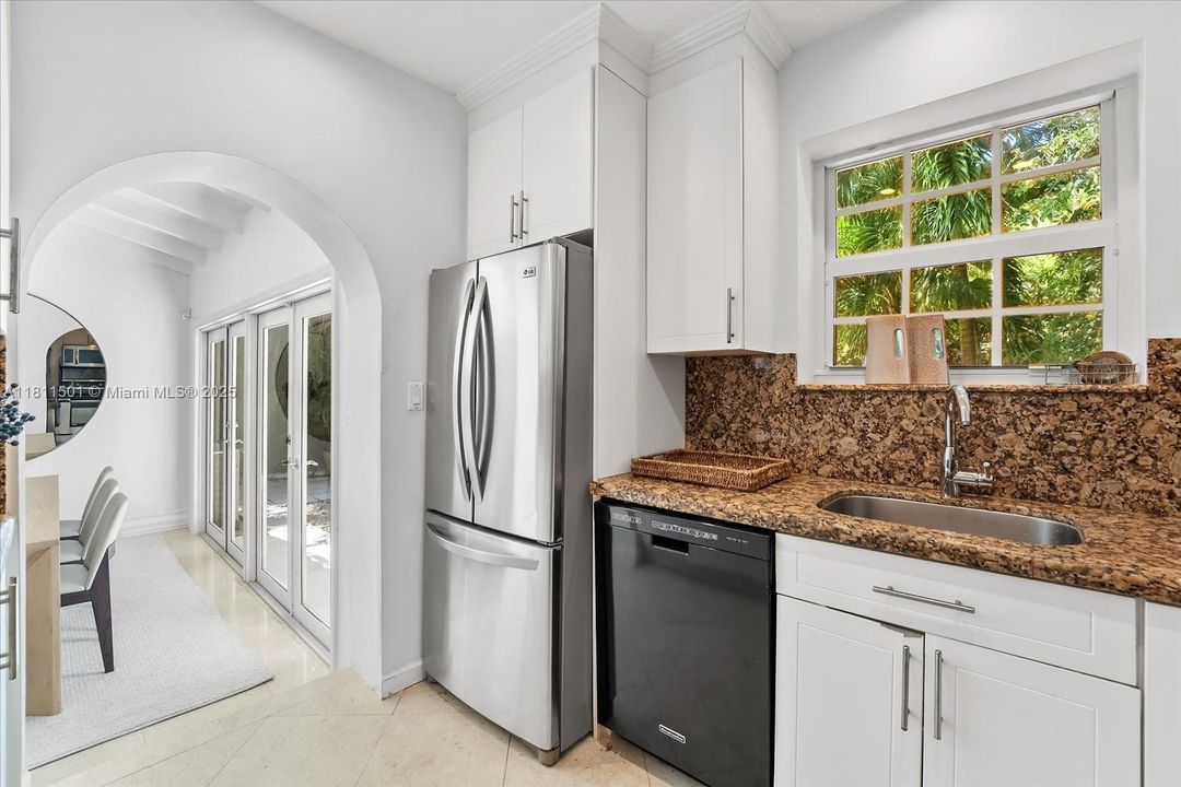 Недавно продано: $895,000 (3 спален, 2 ванн, 1227 Квадратных фут)