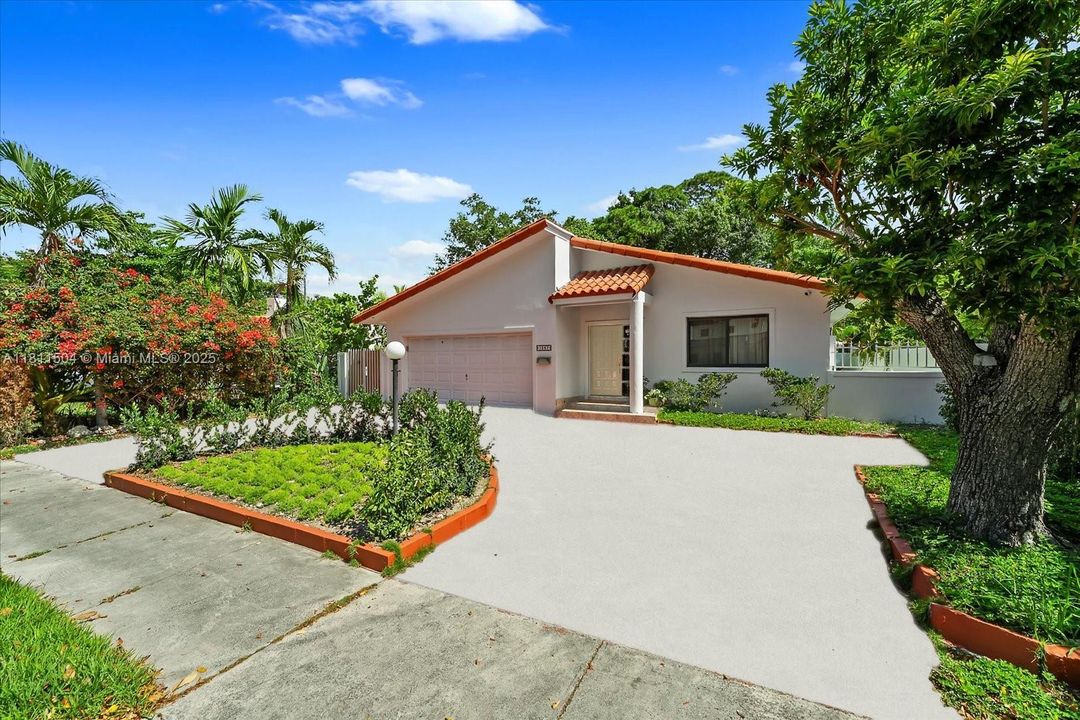 Recently Sold: $1,590,000 (3 beds, 2 baths, 1822 Square Feet)