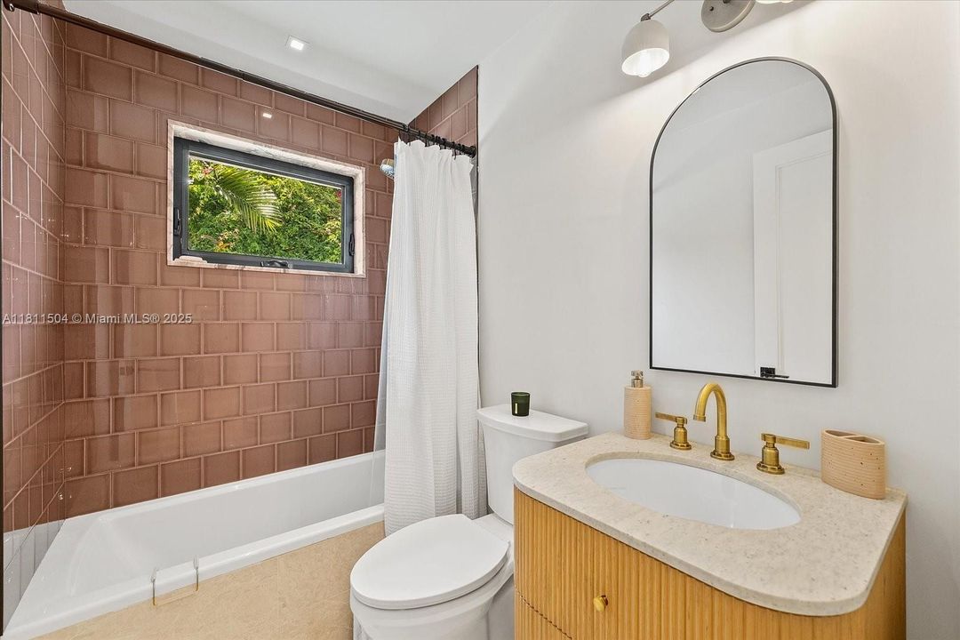Recently Sold: $1,590,000 (3 beds, 2 baths, 1822 Square Feet)