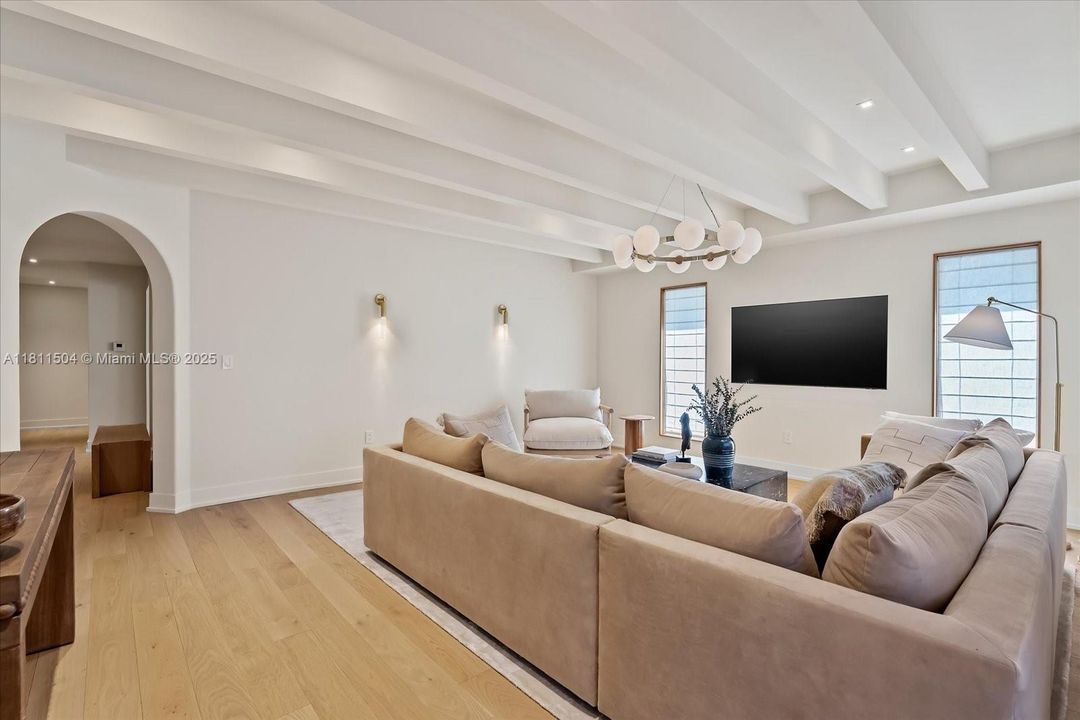 Recently Sold: $1,590,000 (3 beds, 2 baths, 1822 Square Feet)