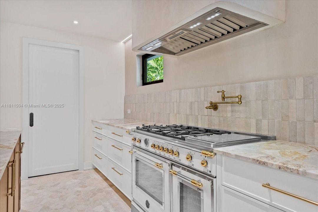 Recently Sold: $1,590,000 (3 beds, 2 baths, 1822 Square Feet)