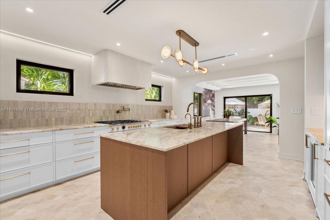 Recently Sold: $1,590,000 (3 beds, 2 baths, 1822 Square Feet)