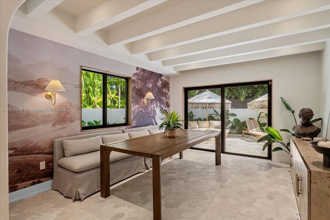 Recently Sold: $1,590,000 (3 beds, 2 baths, 1822 Square Feet)