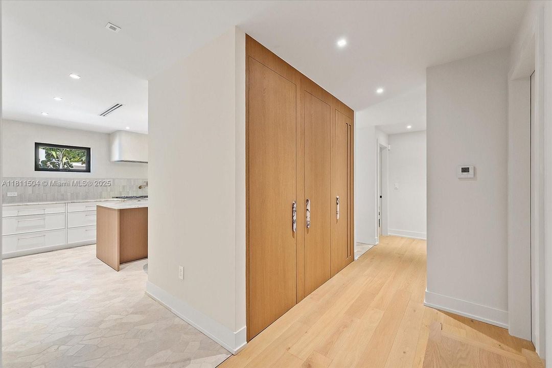 Recently Sold: $1,590,000 (3 beds, 2 baths, 1822 Square Feet)