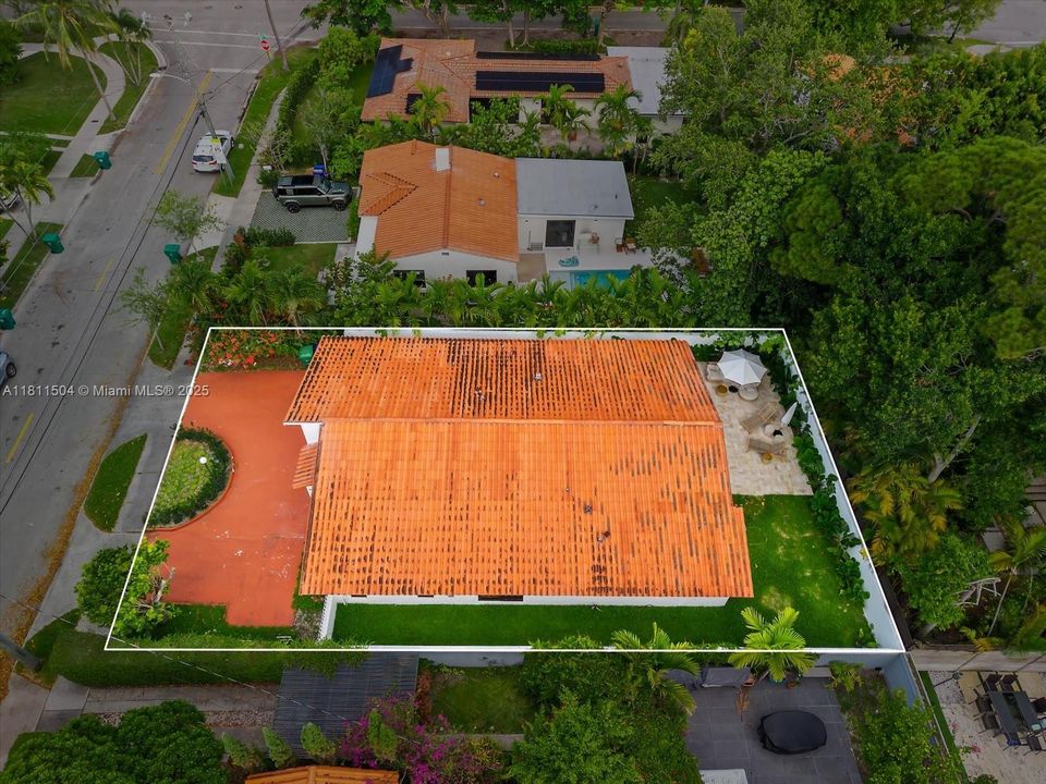 Recently Sold: $1,590,000 (3 beds, 2 baths, 1822 Square Feet)