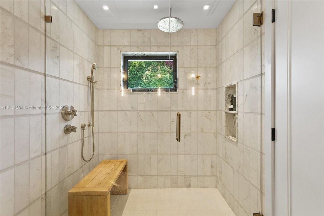 Recently Sold: $1,590,000 (3 beds, 2 baths, 1822 Square Feet)