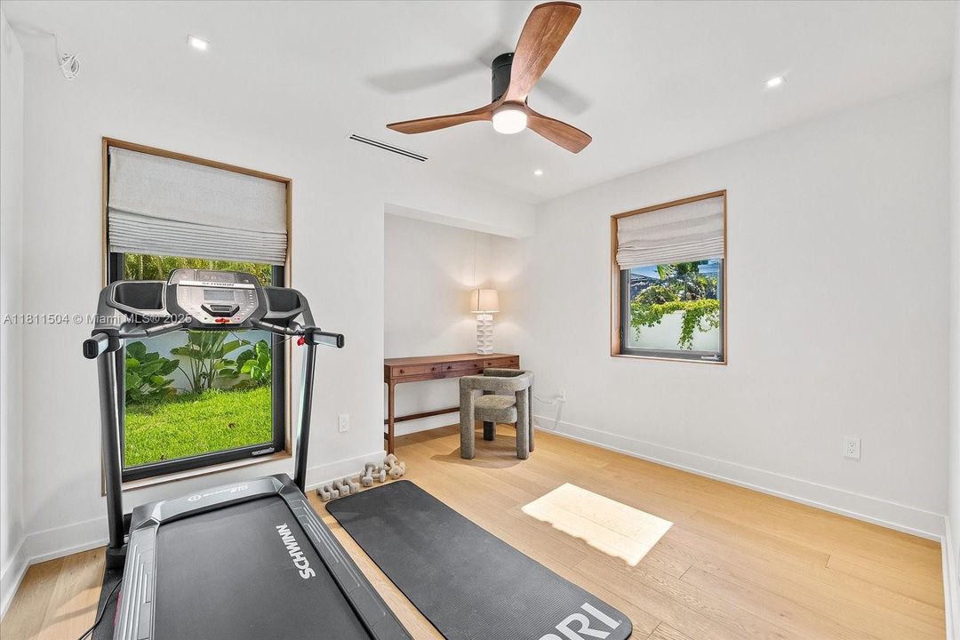 Recently Sold: $1,590,000 (3 beds, 2 baths, 1822 Square Feet)