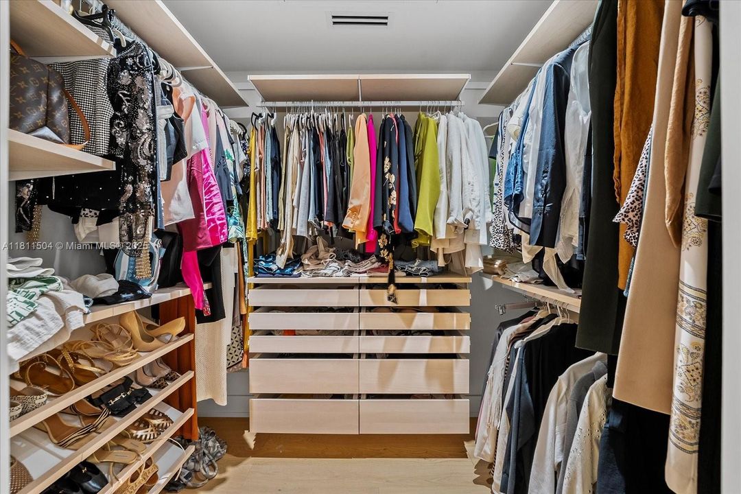 Recently Sold: $1,590,000 (3 beds, 2 baths, 1822 Square Feet)