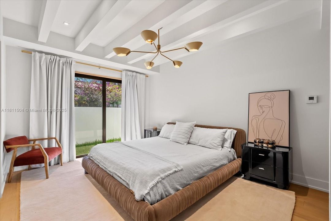 Recently Sold: $1,590,000 (3 beds, 2 baths, 1822 Square Feet)