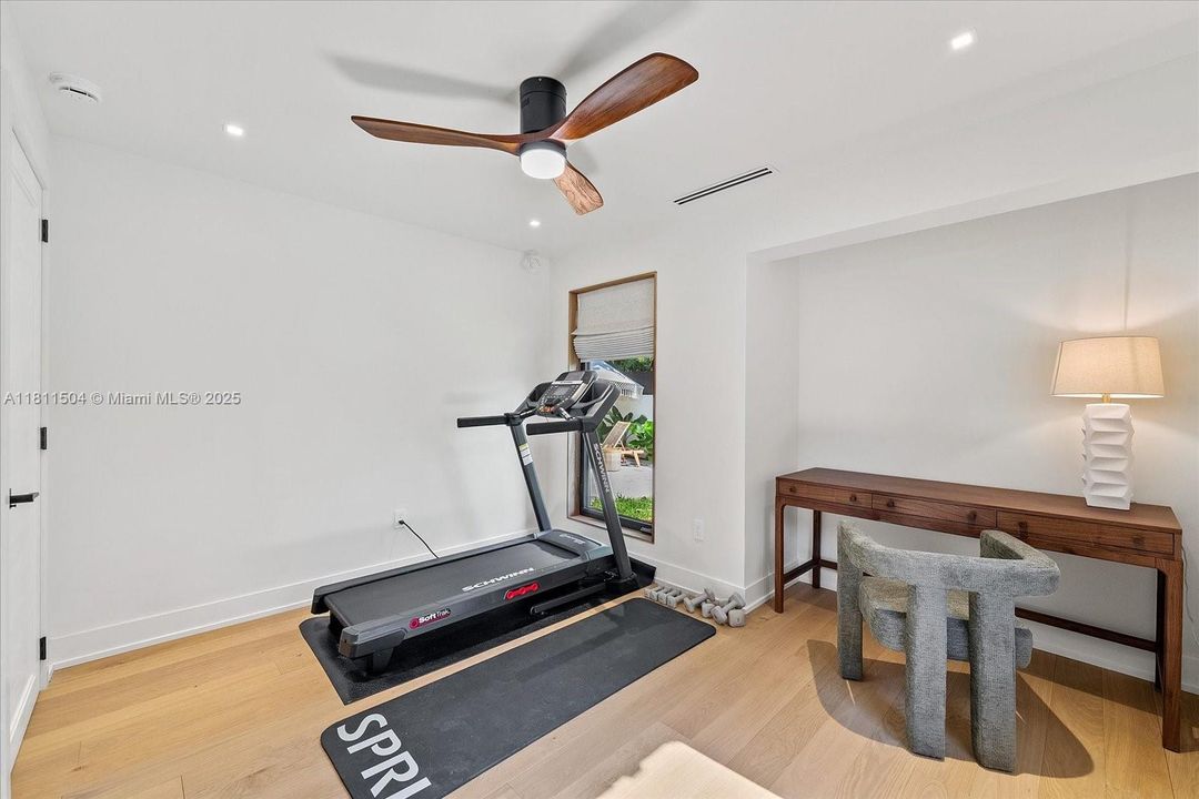 Recently Sold: $1,590,000 (3 beds, 2 baths, 1822 Square Feet)