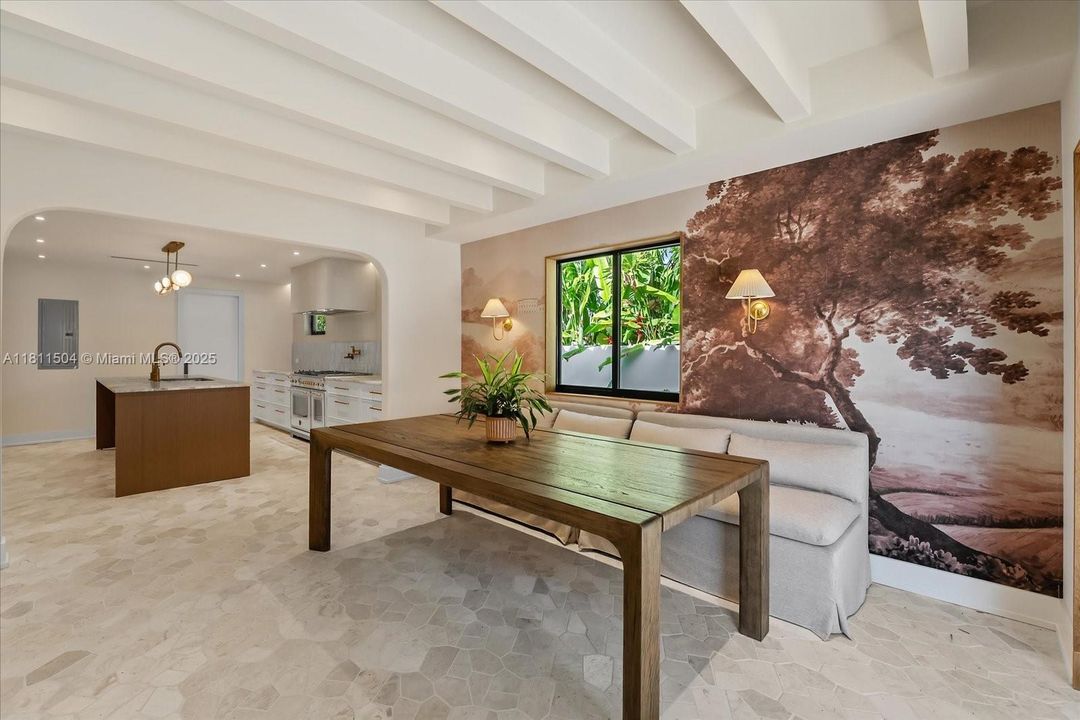 Recently Sold: $1,590,000 (3 beds, 2 baths, 1822 Square Feet)