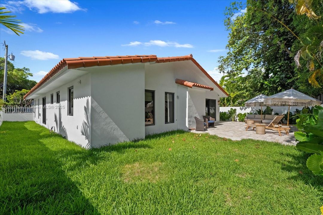 Recently Sold: $1,590,000 (3 beds, 2 baths, 1822 Square Feet)