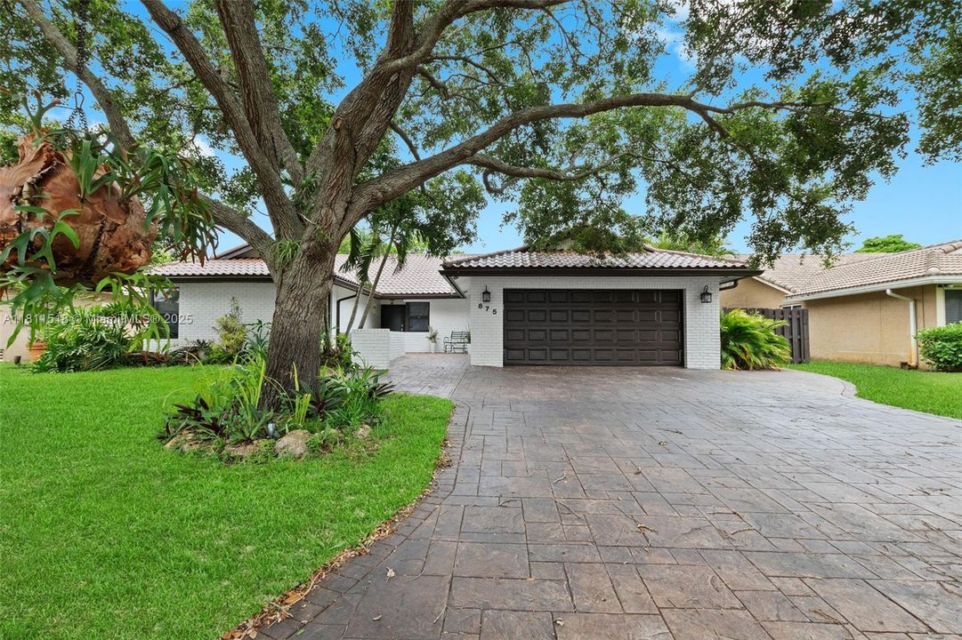 Active With Contract: $858,000 (4 beds, 2 baths, 2219 Square Feet)