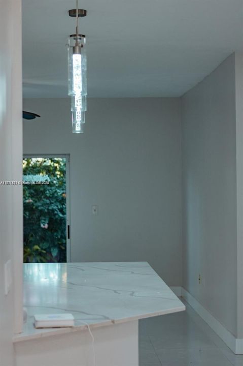 合同活跃: $485,000 (4 贝兹, 2 浴室, 1789 平方英尺)