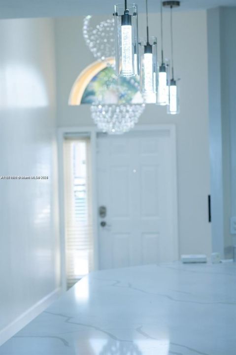 合同活跃: $485,000 (4 贝兹, 2 浴室, 1789 平方英尺)