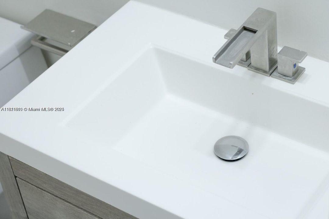 合同活跃: $485,000 (4 贝兹, 2 浴室, 1789 平方英尺)