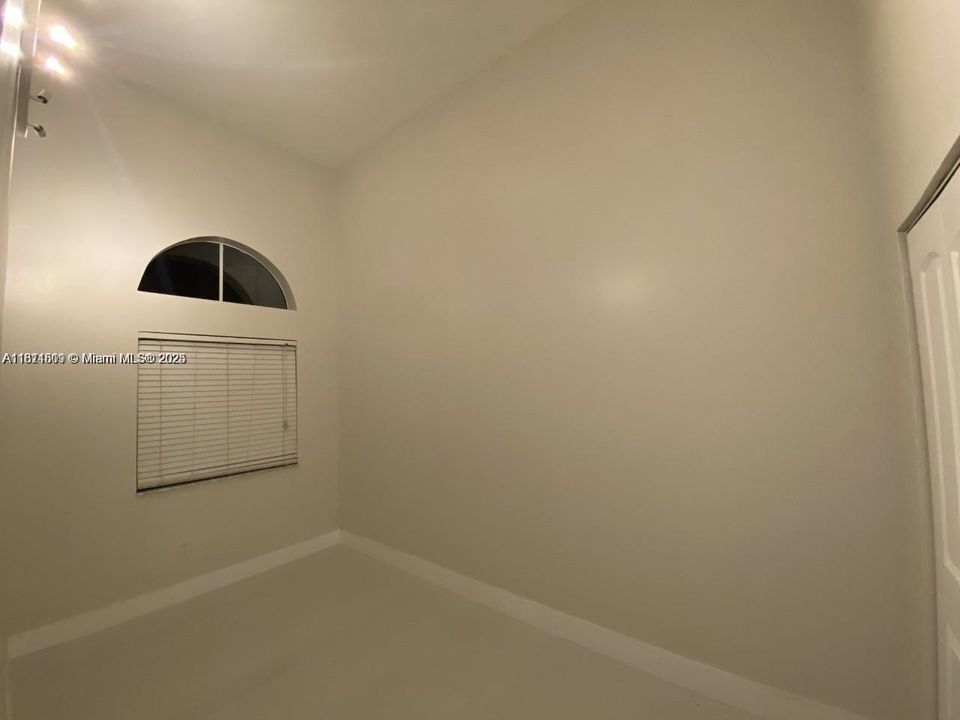 合同活跃: $485,000 (4 贝兹, 2 浴室, 1789 平方英尺)