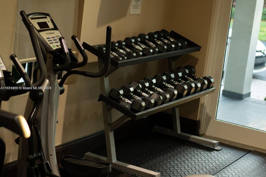 合同活跃: $485,000 (4 贝兹, 2 浴室, 1789 平方英尺)