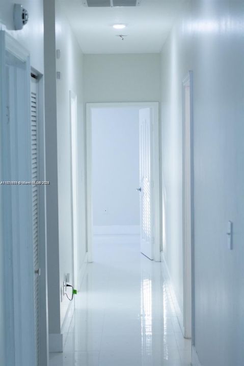 合同活跃: $485,000 (4 贝兹, 2 浴室, 1789 平方英尺)