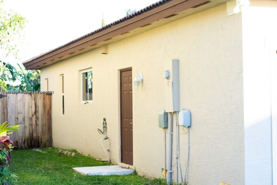 合同活跃: $485,000 (4 贝兹, 2 浴室, 1789 平方英尺)