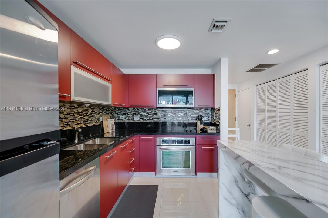 待售: $380,000 (1 贝兹, 1 浴室, 978 平方英尺)