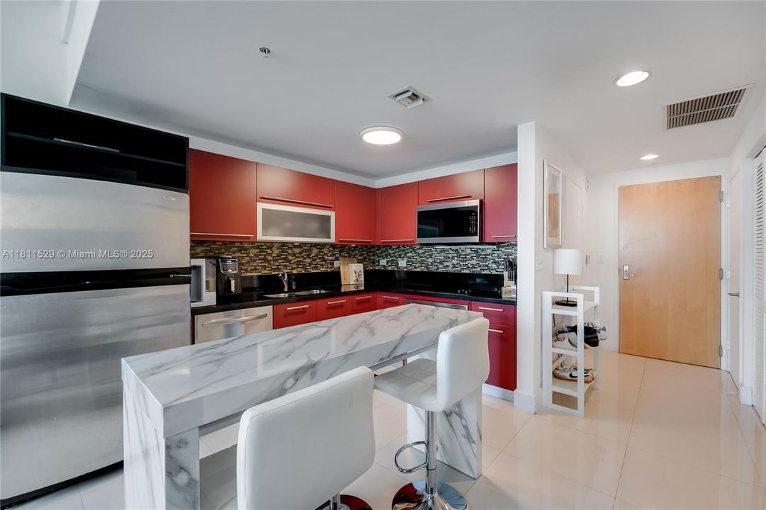 待售: $380,000 (1 贝兹, 1 浴室, 978 平方英尺)