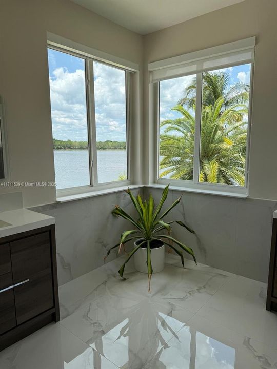 На продажу: $1,850,000 (5 спален, 4 ванн, 3747 Квадратных фут)