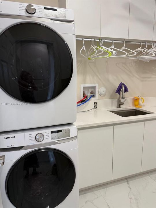 На продажу: $1,850,000 (5 спален, 4 ванн, 3747 Квадратных фут)