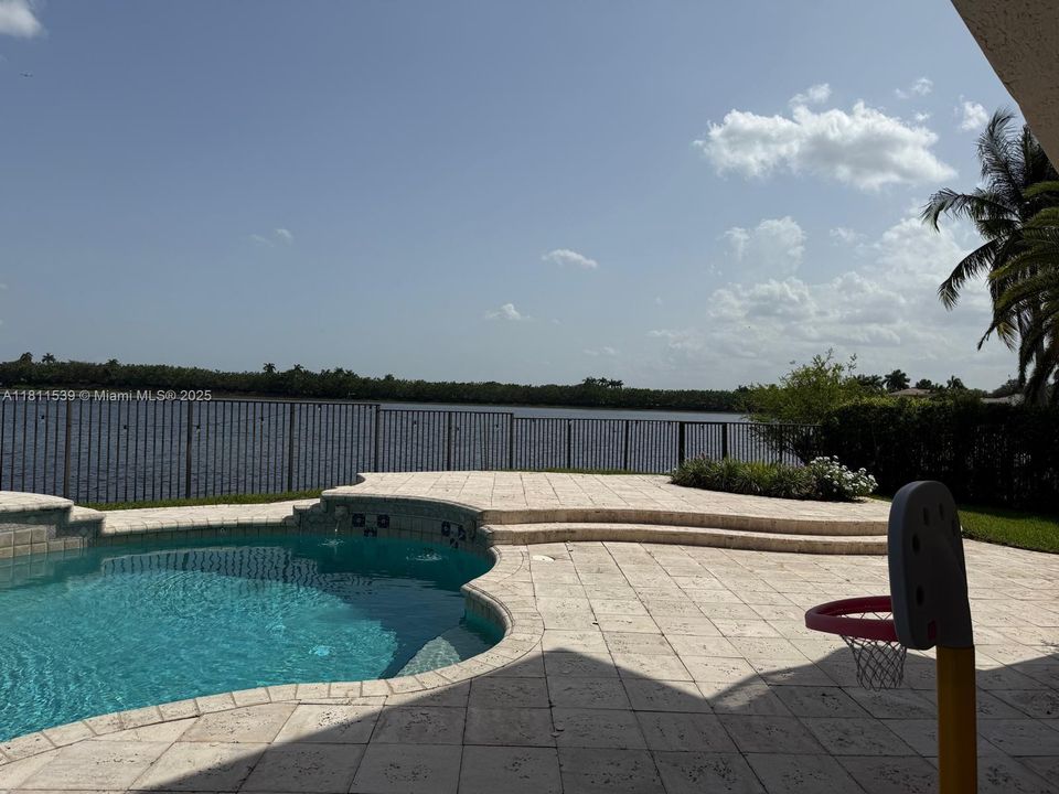 На продажу: $1,850,000 (5 спален, 4 ванн, 3747 Квадратных фут)