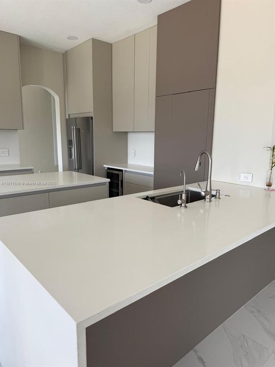 На продажу: $1,850,000 (5 спален, 4 ванн, 3747 Квадратных фут)