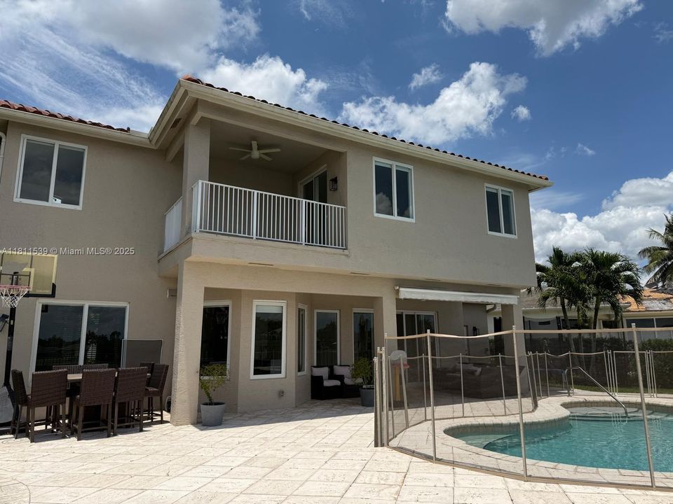 На продажу: $1,850,000 (5 спален, 4 ванн, 3747 Квадратных фут)