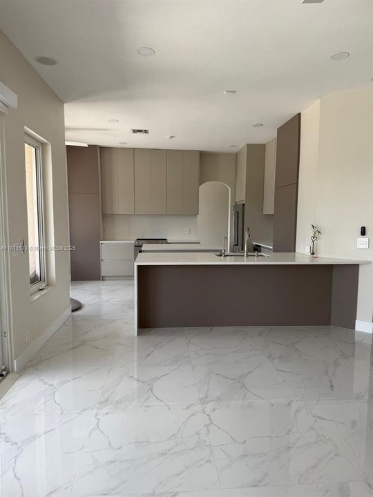 На продажу: $1,850,000 (5 спален, 4 ванн, 3747 Квадратных фут)