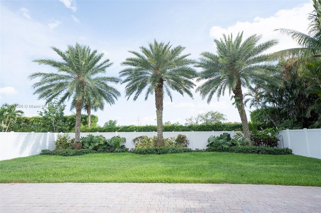 Recently Sold: $929,000 (4 beds, 2 baths, 2276 Square Feet)