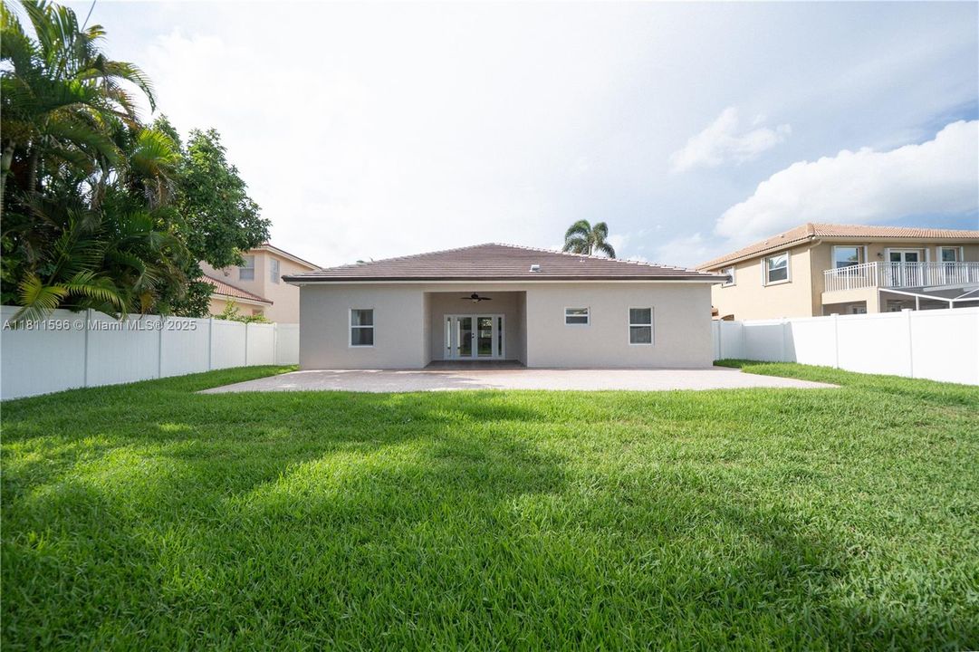Recently Sold: $929,000 (4 beds, 2 baths, 2276 Square Feet)