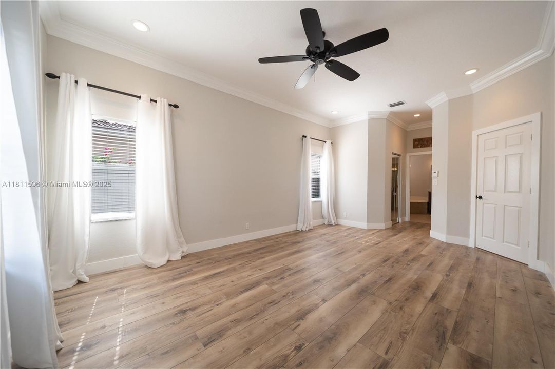 Recently Sold: $929,000 (4 beds, 2 baths, 2276 Square Feet)