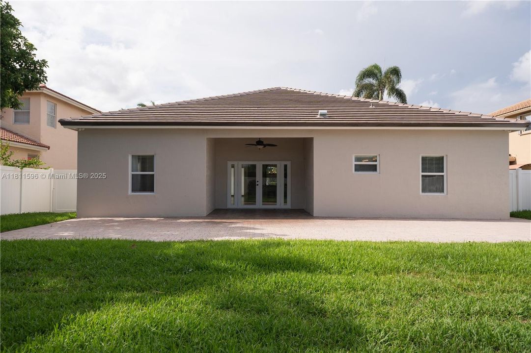 Recently Sold: $929,000 (4 beds, 2 baths, 2276 Square Feet)