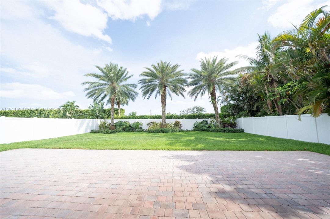 Recently Sold: $929,000 (4 beds, 2 baths, 2276 Square Feet)